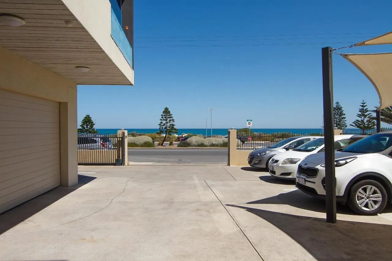 Atlantic West Beach Apartments Adelaida