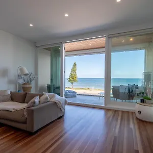  Holiday home Beachfront In